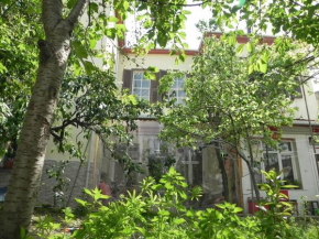  Lotus Garden Hostel Izmir  Измир